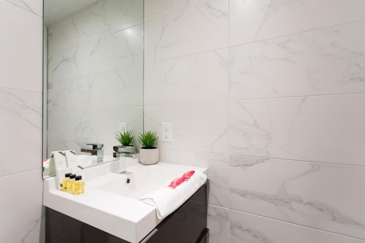 Blue Oasis Studio With Full Kitchen And Bath By Den Stays 蒙特利尔 外观 照片